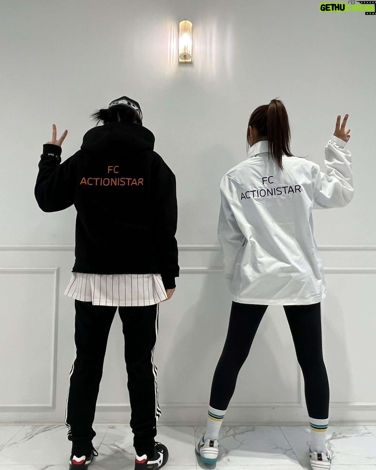 Park Ha-na Instagram - #액셔니스타#골때리는그녀들#팀복 고마워용~울 혜정언니 최고🧡