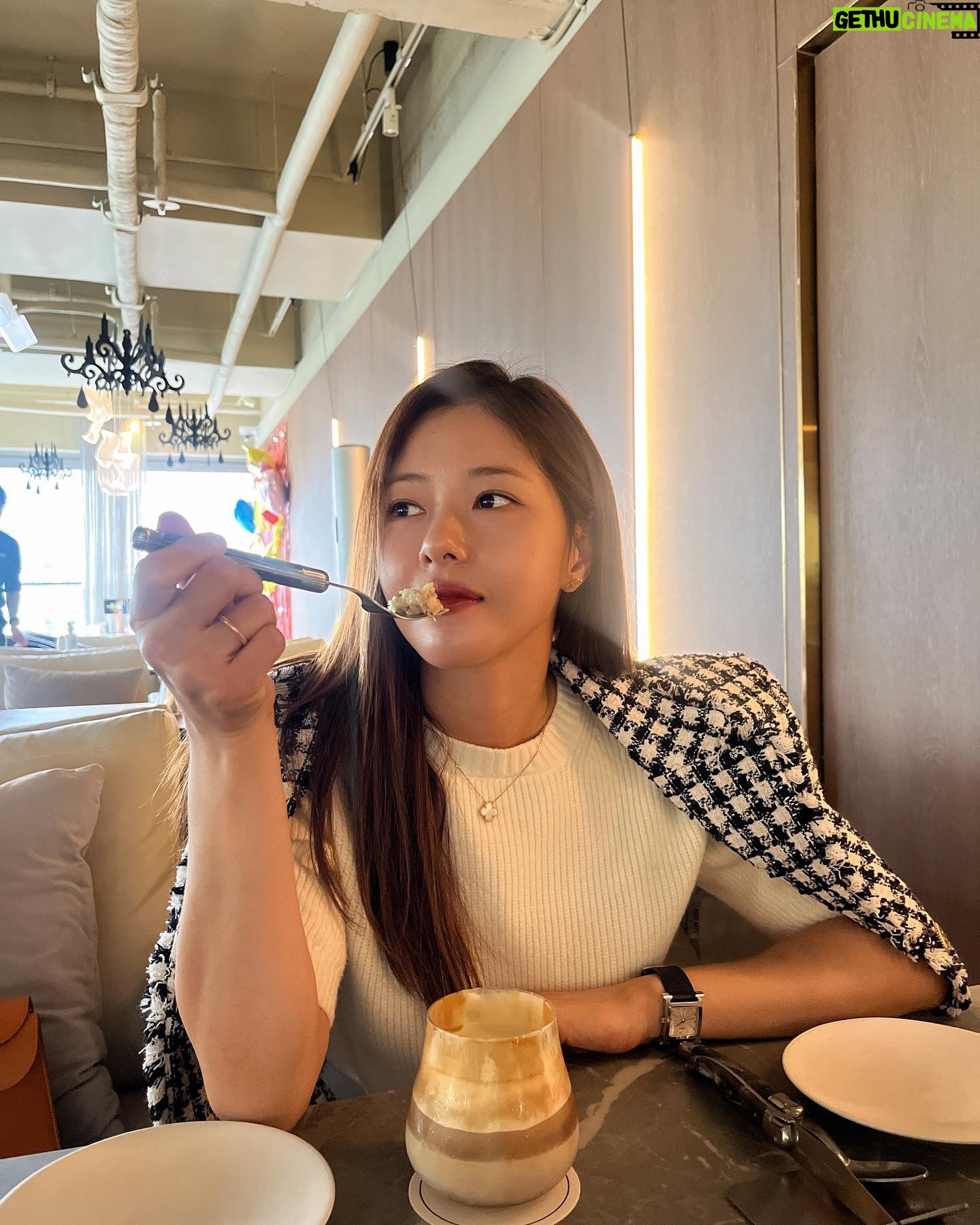 Park Ha-na - 5.8K Likes - 🧡🖤