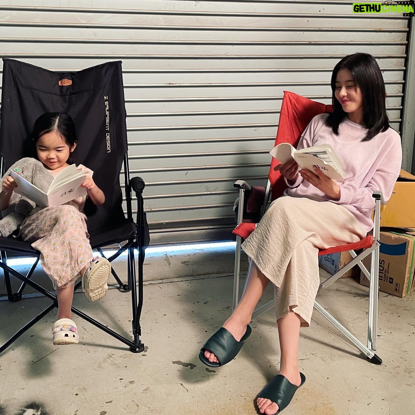 Park Ha-na - 8.4K Likes - 오늘은 드디어~더 많은 분들께
보영이를 보여드리는 날!
2022년 한여름
멋진 선배님들과
좋은 감독님들 스탭분들과
천사같은 아역 친구들과
행복하게 만들었던 작품~
많은 시청 부탁드립니다~🧡
#태풍의신부 에서 #서연이 만나고~
#귀못 에서 #보영이를 만나주세요🫰🏻
#귀못
#KBS드라마스페셜
#CGV
#단독개봉#허진#정영주
#오은서#김주은#박하나
오늘밤 KBS2TV
7:50분 #태풍의신부
9:50분 #귀못
다음주 목요일 저녁 11:45분 #연중플러스