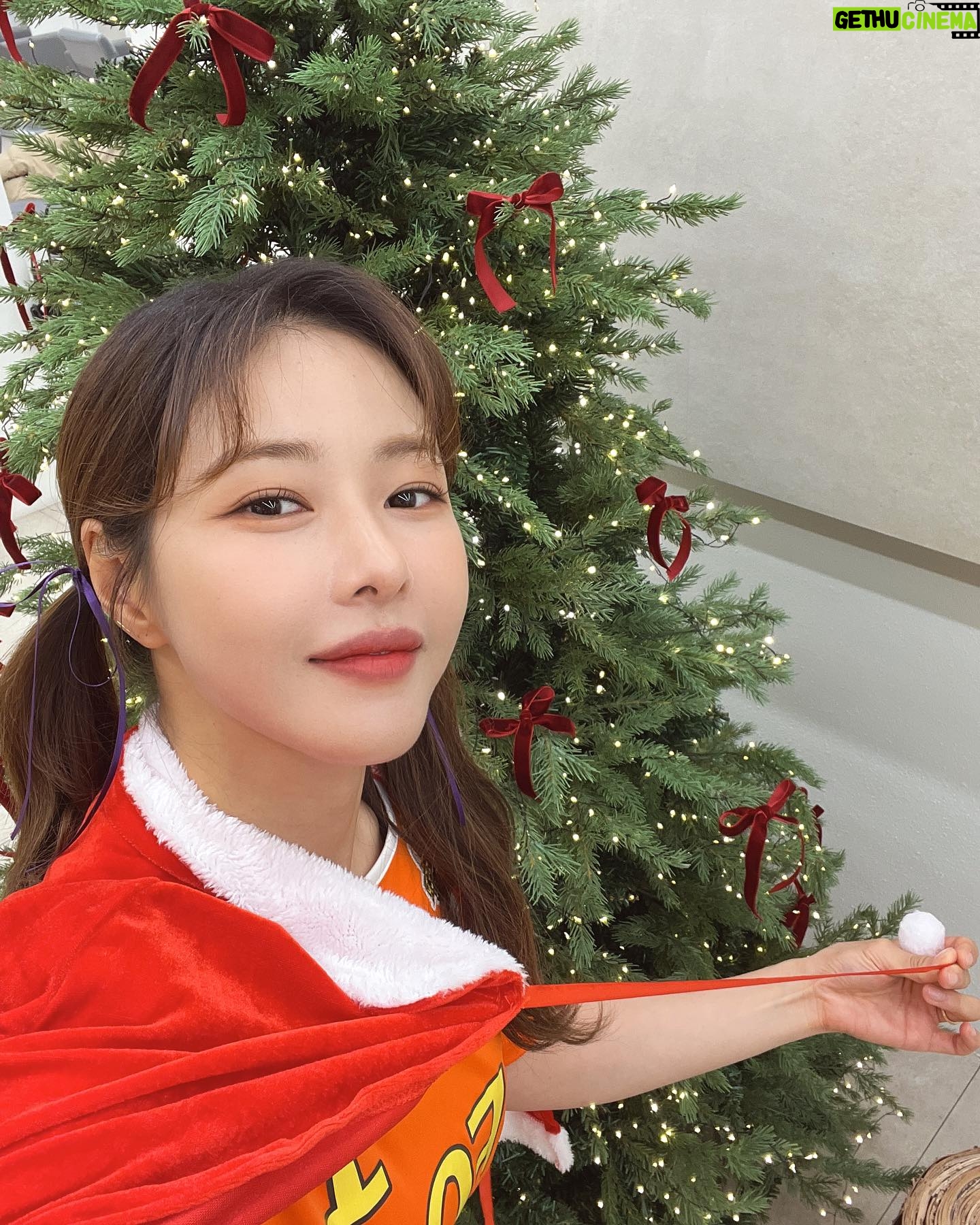 Park Ha-na - 5.7K Likes - #미리크리스마스#골때리는그녀들⚽️
#오렌지군단
오렌지 컬러 킬러🧡🧡🧡🧡🧡🧡🧡🧡🧡