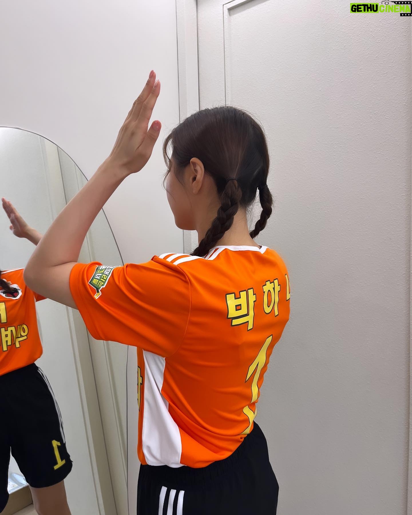 Park Ha-na - 6K Likes - @sbs_goal 🧡
골때리는 그녀들
SBS컵 4강전!!
FC액셔니스타 VS FC발라드림
수요일밤 9시! 오늘밤~
많은 시청 부탁드립니다~