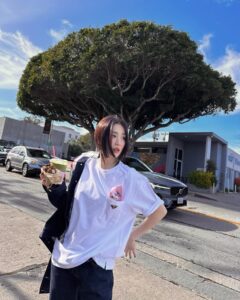 Park Ha-seon Instagram - 🌳냠 자켓 @dior homme 팬츠 @levis