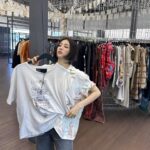 Park Ha-seon Instagram - 미국 물가 환율 고르기 너무 힘들었다🤑 하나만 for 🙋🏻‍♂️