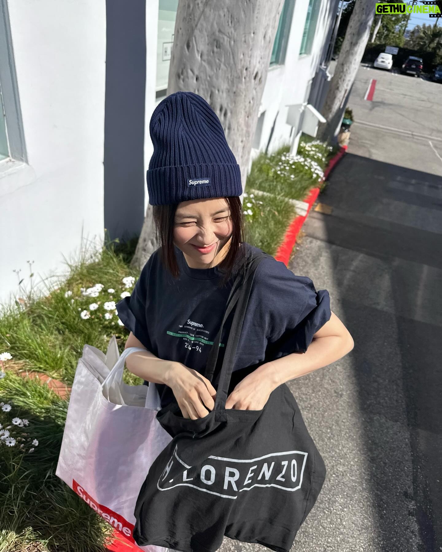 Park Ha-seon - 16.5K Likes - 미국 물가 환율
고르기 너무 힘들었다🤑
하나만
for 🙋🏻♂️