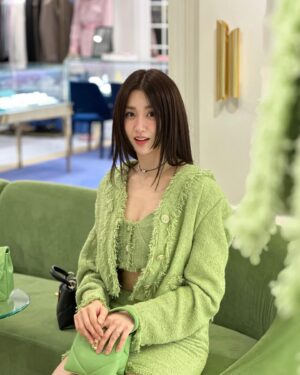 Park Ha-seon Instagram - spring🌱