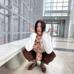 Park Ha-seon Instagram - 김신록님 1인극 보러 오랜만에 눈비? 오는 정동길과 시립미술관 구본창 사진전 6-난간에 기대지말래서🤣