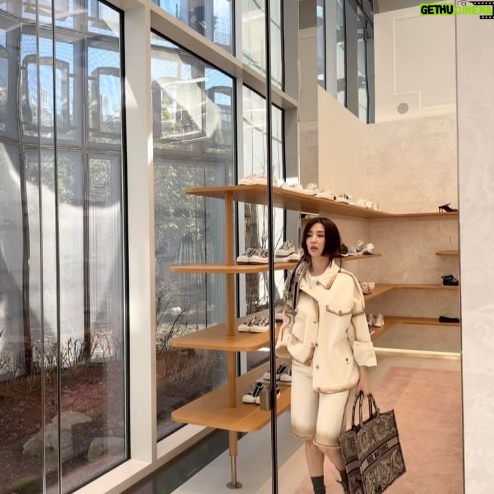 Park Ha-seon - 24.4K Likes - 큰 옷 좋아함*