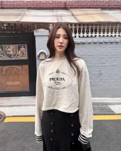 Park Ha-seon Instagram - Miuccia Prada♥️ 새 신을 신고 뛰어보자 ㅍㅉ