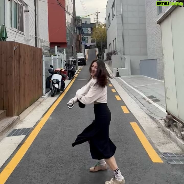 Park Ha-seon - 26K Likes - Miuccia Prada♥️
새 신을 신고 뛰어보자 ㅍㅉ