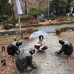 Park Ha-seon Instagram - 김신록님 1인극 보러 오랜만에 눈비? 오는 정동길과 시립미술관 구본창 사진전 6-난간에 기대지말래서🤣