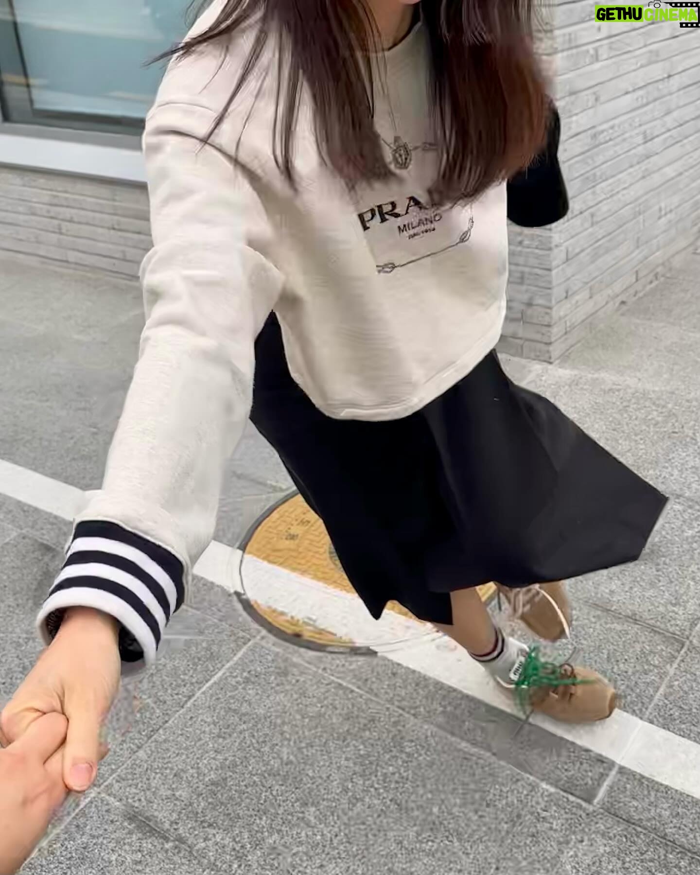 Park Ha-seon - 26K Likes - Miuccia Prada♥️
새 신을 신고 뛰어보자 ㅍㅉ