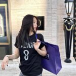 Park Ha-seon Instagram - 덥츕덥츕 얇패딩 고민하다 두고 온 날 원망하며 키뜨 모든 여행엔 여름 빼곤 얇패딩 필수 밑줄 쫙*