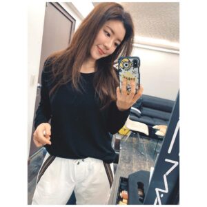 Park Han-byul Instagram - -
오랜만에 #광고촬영 ⚡️
오랜만에 예쁜 #메이크업 💋히히