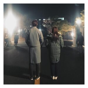 Park Han-byul Instagram - -
남자사람과 #덩치 가 똑같은 (더 큰가..?) #마리 는
도대체 #옷 을 몇겹을 입었을까아아요오~?🙄
-
#겨울전문배우 #완전무장
#팔이잘안모아짐 #그래도춥다 
#슬플때사랑한다 #촬영중
#1월엔 #얼마나더입어야하지 😥