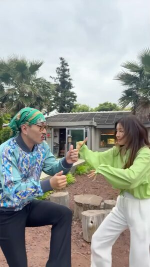 Park Han-byul Instagram - 홍남이형과 한별님 개구리다 첼린지 🚀🐸🚀