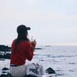 Park Han-byul Instagram - 🌊 제주에 살면서 정말 좋은 것 중 하나는 원할때면 언제든 바다멍~ 할 수 있다는 것 #jeju #바다멍