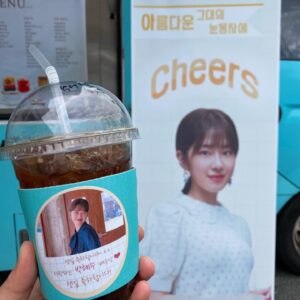 Park Hye-su Instagram - 가을부터 겨울까지 받았던 선물 꾸러미들 인증샷을 모아보았습니다 덕분에 너무 행복합니다 (편지들도 다 읽었답니다 읽으며 혼자 웃고 울고..🥲) 진심으로 감사하고 또 감사합니다 모두 모두 건강하게 지내고 계시기를 바랍니다💜 사랑 가득 담아 혜수 올림