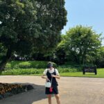 Park Ji-yoon Instagram - [제이미원더 리옹백 공구] 베이케이션 화보 ver.2 골프를 시작한지 1년밖에 안되었지만, 제주도는 대중적으로 이용할 수 있는 골프장들이 많다보니 지인분들이 놀러오시면 열심히 함께 다니는 편인데요, 마침 @jamiewander_official 대표님 부부가 오셨던날 저희집에서 가방 가깝고 그린이 아름답기로 유명한 #테디밸리cc⛳️ 로 운동을 갔었답니다. 처음엔 저도 잘 몰랐지만 골프를 하면 공이나 핀, 메이크업 제품등 사소한 소지품을 담을 작고 수납이 좋은 가방이 필요한데요, 천연레더에 코딩이 되어있어(블루는 무광) 빗방울이나 오염에도 강한 #리옹백 이 아주 딱이더라고요👌🏻 이날은 블랙 미니원피스를 입었는데 블랙&화이트 look으로 연출했었는데 작은 볼주머니를 달고 다니니 아주 귀엽고 예뻤지요🖤 좋은 사람들과 실력을 떠나 스트레스 받지 않고 초록을 많이 보고, 밟고, 쉬는 브레이크타임에는 맛난 안주에 (테디에 가신다면 어묵탕을 추천해요🥹) 시원한 막걸리도 짠🍶 정말 즐거웠던 주말 한자락….🫶🏻😌 #제이미원더리옹백 은 바로배송으로 주말동안 만나요✔️