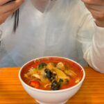 Park Ji-yoon Instagram - 힘들고 지쳐도 밥은 먹고 살아야하니까,, 시험끝난 다인이랑 둘이 동네 중국집에서 먹고싶단 짬뽕 후후룩 먹고 음료는 집에가서 여고추리반 보며 먹자고 돌아와 엄마는 새회차 6회보고싶은데 (여추반 오늘 tving 1등🥹❤️‍🔥) 2회부터 보자해서 나도 다시 정주행하는데 #아니내가뭐가그렇게웃기냐고 #금요일은여추반3 #스벅_공차_대신홈카페 ☕️🧋 ___________ 중국집은 제주 대정읍 #쉐프의중국집 🍜 입니다:)