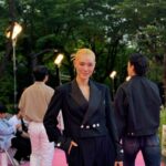 Park Ka-hi Instagram - 서울패션로드에 베카랑 함깨 포토월에 !! 갑자기 활동때 생각 나더라구요?!^^ 쇼 중간에 만난 비도 대왕무지개도 다다 전부다 정말 아름다운 쇼였어요 교수님!! 언니!!! ❤️ @jinmijamiek 초대 해주셔서 감사합니다 ^^ @munnseoul 정말 멋졌습니다👍🏻 하트 좀 해주세요~ 라는 기자님 말씀에… 연습 좀 할께요?!! 오눌 하루 진짜 길고 아름다웠네요💛 여러분 하루는 어땠나요?