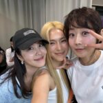 Park Ka-hi Instagram – 양파언니~ 노래해줘서 고마워요~~ @yangpa_official
반가운 얼굴들 모이니 내 마음 부자였던..
바람 살랑부는 노들섬에서 치킨과 떡볶이로 마무리하며
너무너무 너어어무 좋았던 어제 밤💛💛💛

오눌도 콘써투 잘해요 언니~!! 🙌🏻🙌🏻🙌🏻