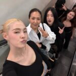 Park Ka-hi Instagram – 서울패션로드에 베카랑 함깨 포토월에 !!
갑자기 활동때 생각 나더라구요?!^^

쇼 중간에 만난 비도 대왕무지개도 다다 전부다
정말 아름다운 쇼였어요
교수님!! 언니!!! ❤️ @jinmijamiek
초대 해주셔서 감사합니다 ^^
@munnseoul  정말 멋졌습니다👍🏻

하트 좀 해주세요~ 라는 기자님 말씀에…
연습 좀 할께요?!! 

오눌 하루 진짜 길고 아름다웠네요💛
여러분 하루는 어땠나요?