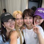Park Ka-hi Instagram – 양파언니~ 노래해줘서 고마워요~~ @yangpa_official
반가운 얼굴들 모이니 내 마음 부자였던..
바람 살랑부는 노들섬에서 치킨과 떡볶이로 마무리하며
너무너무 너어어무 좋았던 어제 밤💛💛💛

오눌도 콘써투 잘해요 언니~!! 🙌🏻🙌🏻🙌🏻