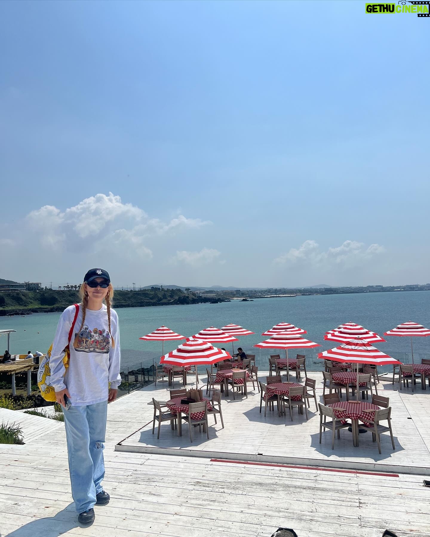 Park Ka-hi Instagram - 이렇게 부지런히 움직인 제주는 진짜 첨이네 좋았다 4월의 재주 🌴
