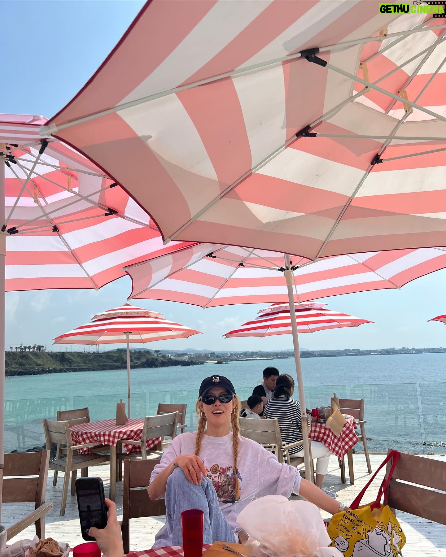 Park Ka-hi Instagram - 이렇게 부지런히 움직인 제주는 진짜 첨이네 좋았다 4월의 재주 🌴