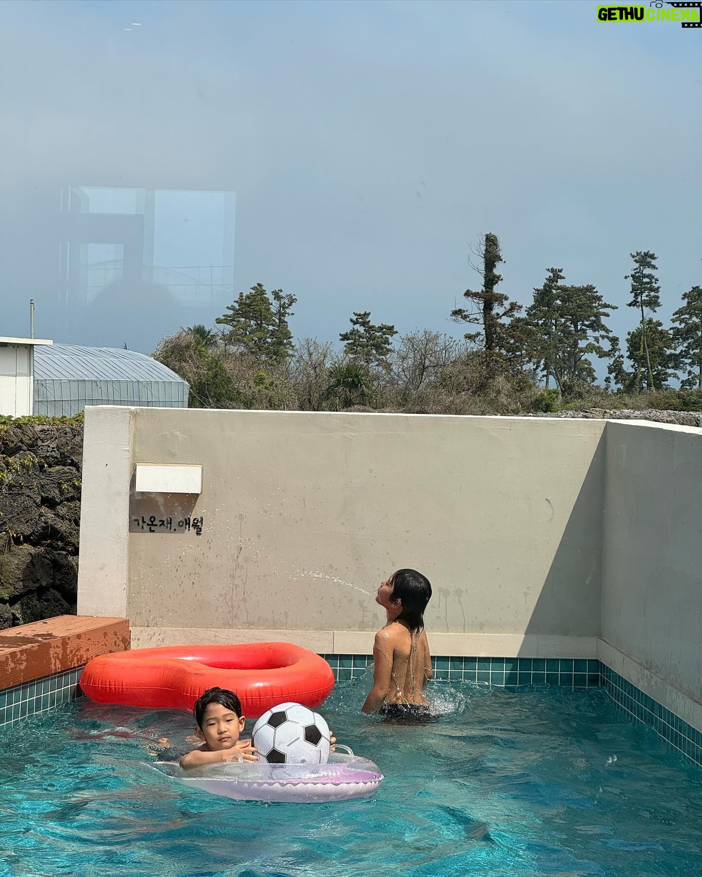 Park Ka-hi Instagram - 이렇게 부지런히 움직인 제주는 진짜 첨이네 좋았다 4월의 재주 🌴