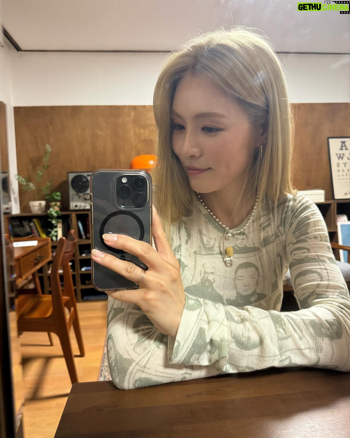 Park Ka-hi Instagram - 어제 명곡 챔피언십 재밌개 보셨나요!! 데뷔때부터의 지난 모습 보니 갑자기 변한 노란 장발이 또 어색해 보이기도하고 ? ㅎㅎ 여전히 춤을 사랑 하는 사람으로 기억되고 활동 하고 있다는게 감사하고 정말 재밌는 날이었어요! 재재, 문특팀 항상 고마워요 @happy_jae_jae @mmtg_oops ❤️🔥 앞으로 더 재밌있어 질꺼애요!! 뒤에 사진 영준씨 어쩜 그렇게 잘하냐고 너무 멋지다고 말하는 중에요 ❤🔥 #명곡챔피언십