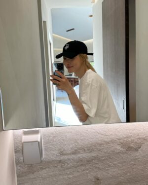 Park Ka-hi Instagram - 순간이동 발리 인줄.. 이런 집 꿈꾸게 되는 그런 곳 이네요
저희 가족 너무너무 예쁘게 잘쉬고 가요🌴💛🙏🏻

👉🏻@areatto_stay