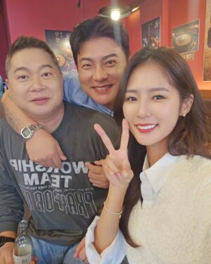 Park Ki-ryang Instagram - 어디서 술냄새 안나여...?🤣
레전드 두분과의 즐거운만남ㅎㅎ 영광입니다☺️
#운동부둘이왔어요 #현주엽 #김태균 #박기량