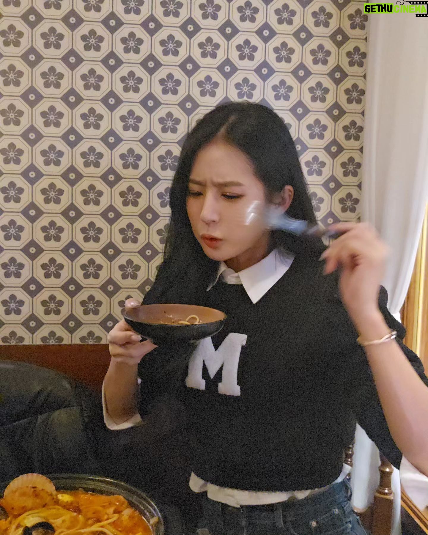 Park Ki-ryang Instagram - 세상에 경기끝나고 배고프고 맥주한잔이 먹고싶었을 뿐인데 음식이 다 맛있어서 너무많이먹었...🤣 토마토 해장파스탕 대박 먹자마자 소주시켰어요... 먹거든 꼭 밥도비벼서 살살졸여서 리조또로 꼭 먹어요🤩아 벌꿀맥주도 먹어보깅🫠나랑 같이갈사람🙋♀️ 얘들아 모여라❤️ #금별맥주 #가로수길술집 #가로수길맛집 #토마토해장파스탕 #금별이벤트참여 #진실의미간