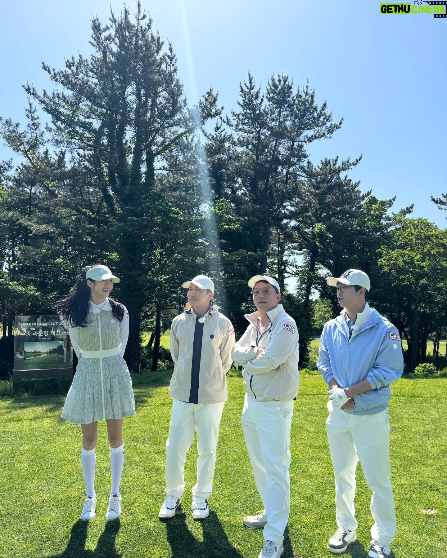 Park Ki-ryang Instagram - 홍인규골프TV촬영을 독박투어 멤버분들과 재밌게 하고 왔습니다ㅎㅎ 제주도 골프장 처음가봤는데 시에나cc 너무 아름답고 좋았고 시에나리조트는 럭셔리하고 맛있는 조식때문에 하루더있고싶었어요🥲 옷도 넘 이뻐서 빨리 재활하고 란딩나가고싶었어요ㅎㅎ좋은 분들과 함께라 배꼽찢어지게 웃고왔어요ㅎㅎ 박인비 프로님도 뵈어서 영광이었습니다😍 에르메스방 진짜 눈호강...☺️홍인규골프TV 많관부🥰 #홍인규골프tv #thesienalife #thesiena_Jeju #thesienacc_jeju #thesiena_lounge