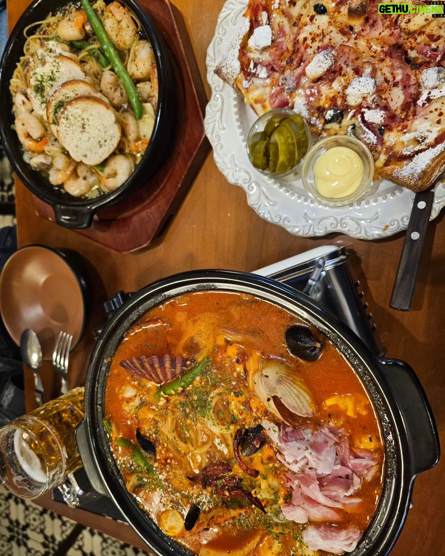Park Ki-ryang Instagram - 세상에 경기끝나고 배고프고 맥주한잔이 먹고싶었을 뿐인데 음식이 다 맛있어서 너무많이먹었...🤣 토마토 해장파스탕 대박 먹자마자 소주시켰어요... 먹거든 꼭 밥도비벼서 살살졸여서 리조또로 꼭 먹어요🤩아 벌꿀맥주도 먹어보깅🫠나랑 같이갈사람🙋♀️ 얘들아 모여라❤️ #금별맥주 #가로수길술집 #가로수길맛집 #토마토해장파스탕 #금별이벤트참여 #진실의미간