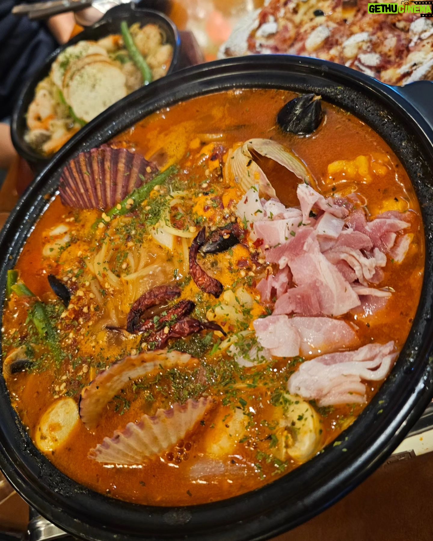 Park Ki-ryang Instagram - 세상에 경기끝나고 배고프고 맥주한잔이 먹고싶었을 뿐인데 음식이 다 맛있어서 너무많이먹었...🤣 토마토 해장파스탕 대박 먹자마자 소주시켰어요... 먹거든 꼭 밥도비벼서 살살졸여서 리조또로 꼭 먹어요🤩아 벌꿀맥주도 먹어보깅🫠나랑 같이갈사람🙋♀️ 얘들아 모여라❤️ #금별맥주 #가로수길술집 #가로수길맛집 #토마토해장파스탕 #금별이벤트참여 #진실의미간