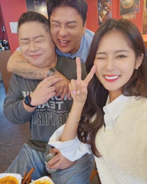Park Ki-ryang Instagram - 어디서 술냄새 안나여...?🤣
레전드 두분과의 즐거운만남ㅎㅎ 영광입니다☺️
#운동부둘이왔어요 #현주엽 #김태균 #박기량