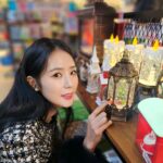 Park Ki-ryang Instagram – 곧 크리스마스🎄 모두 눈길 조심 감기조심하세요☺️
#갤럭시s23울트라 #인물사진📷 #미리크리스마스