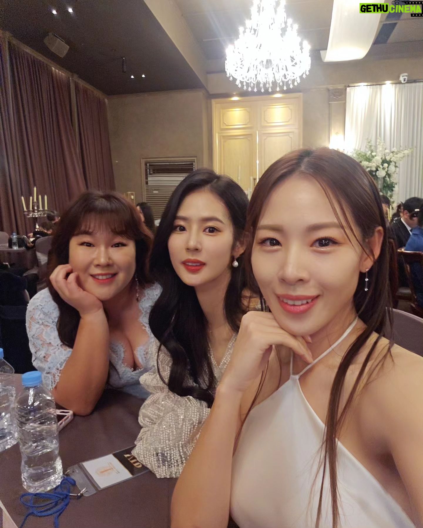Park Ki-ryang Instagram - 대한스포츠 예술대상에 다녀왔어요ㅎㅎ 좋은 상 주셔서 감사합니다❤️반가운 얼굴들☺️