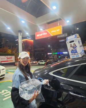 Park Ki-ryang Instagram - 드디어! 넣었다🤩🤩내 차니까 유록스로😎 #대한민국1등요소수 #유록스 #먹지마세요 #차에양보하세요😉