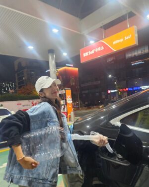 Park Ki-ryang Instagram - 드디어! 넣었다🤩🤩내 차니까 유록스로😎 #대한민국1등요소수 #유록스 #먹지마세요 #차에양보하세요😉