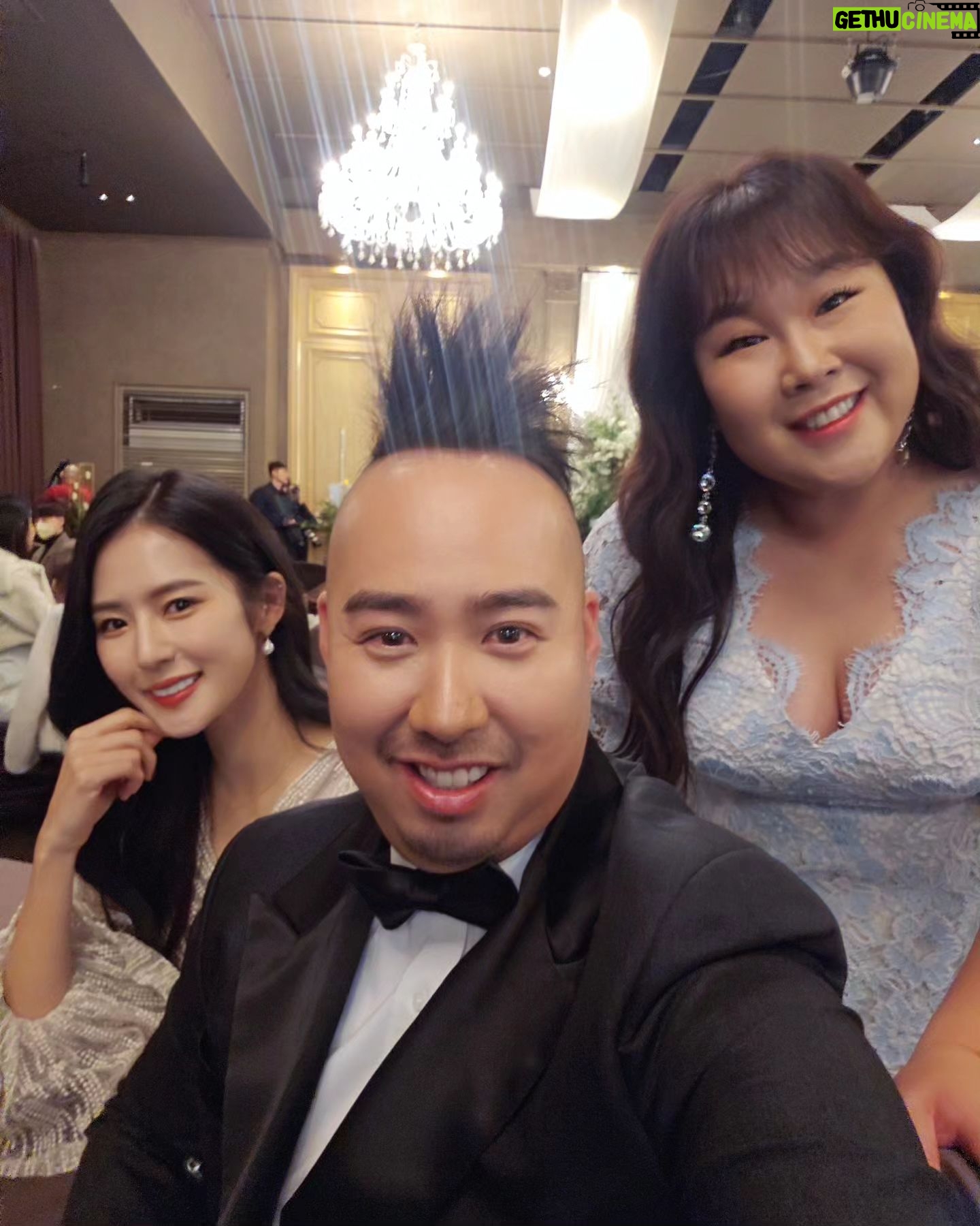 Park Ki-ryang Instagram - 대한스포츠 예술대상에 다녀왔어요ㅎㅎ 좋은 상 주셔서 감사합니다❤️반가운 얼굴들☺️