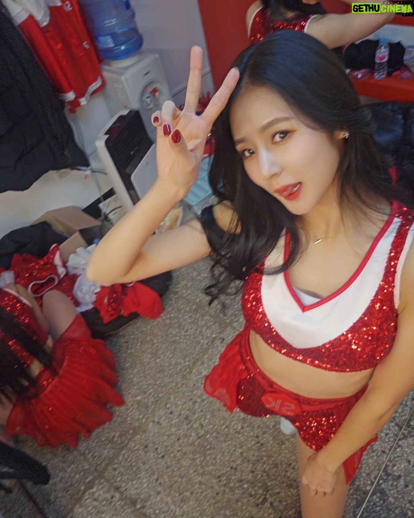 Park Ki-ryang Instagram - 난 1.2번이 좋은데...막내가찍어준 mz샷...? #sk나이츠