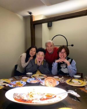 Park Mi-sun Instagram - 이쯤되면  가족사진이라고  봐도  ㅎㅎ 
.
밥도  사주시고  용돈도  주시고 
언니들  형부  사랑해주셔서  감사합니다 😊