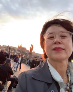 Park Mi-sun Instagram - 프라하 너무 좋다 . #까를교 #프라하성 #노을 #내셔널갤러리프라하 . 또 오고 싶은 곳