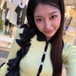 Park Se-jeong Instagram - @tomgreyhound @operasport___ 클래식과 현대적인 스타일의 결합을 추구하는 파리와 스포티함의 요소를 매력적으로 사용하는 코펜하겐, 두 도시의 매력을 한 데 모아 우아하지만 스포티하며 지속 가능한 패션을 선보이는 @operasport___ 🌿🌷 러플 디테일의 사랑스러운 SHIRLEY BAG 셜리백과 함께 5/22일까지 진행되는 팝업에서 만나보세요! 🎀 • 톰그레이하운드 성수점 (서울 성동구 연무장길21) #OPERASPORT #TOMGREYHOUND #TOMG #톰그레이하운드 #성수팝업