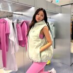 Park Se-jeong Instagram - LOEWE x ON 💗.•* @loewe x On 컬렉션 의류와 익스클루시브 컬러의 슈즈를 현대백화점 무역센터점 팝업스토어에서 만나보세요! #LOEWE #LOEWExON #로에베