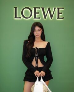 Park Se-jeong Instagram - @loewe #LOEWE #LOEWEpaulas