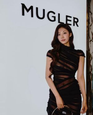 Park Se-jeong Instagram - @muglerofficial X @10corsocomoseoul 
Mugler pop-up opening in Seoul🖤

#mugler
